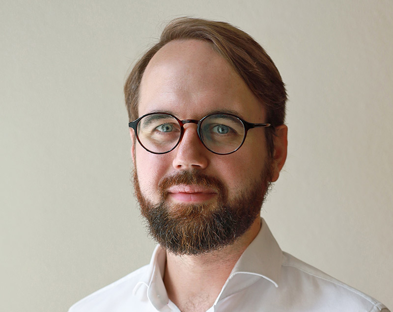 Dr. Yang-Lyreal Ser Dr. Greifenstein